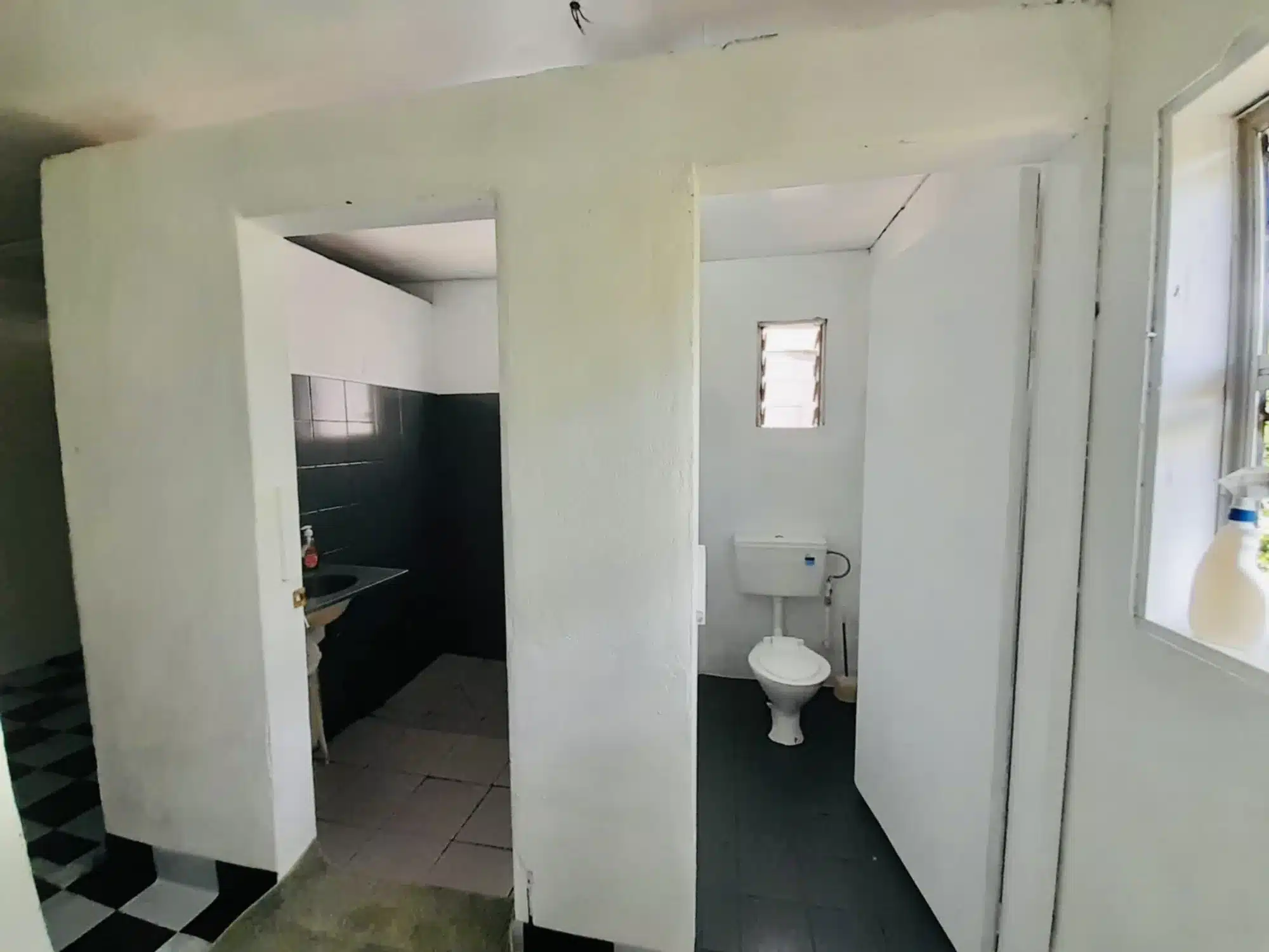 Airport Cottage Bathroom