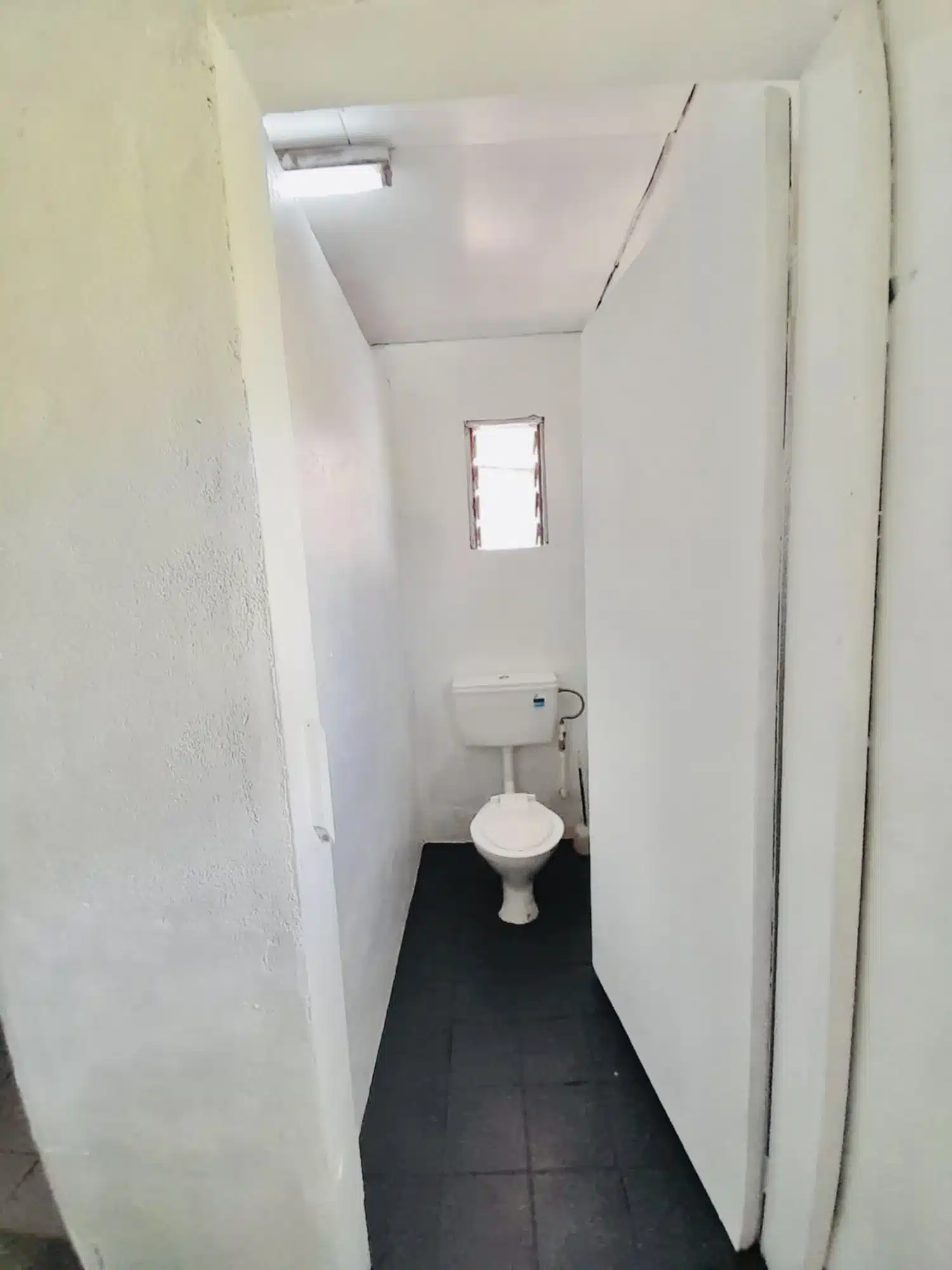 Airport Cottage Bathroom