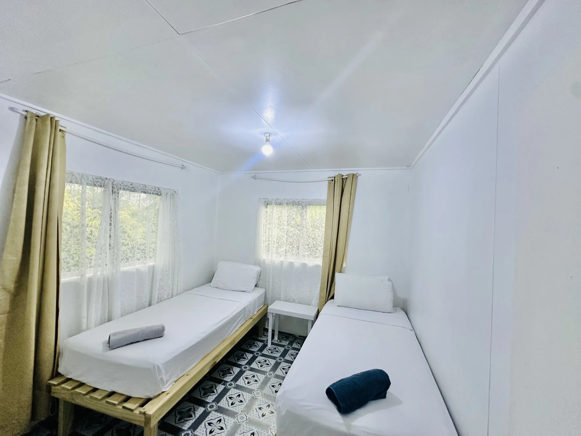 Airport Cottage Twin Bedroom