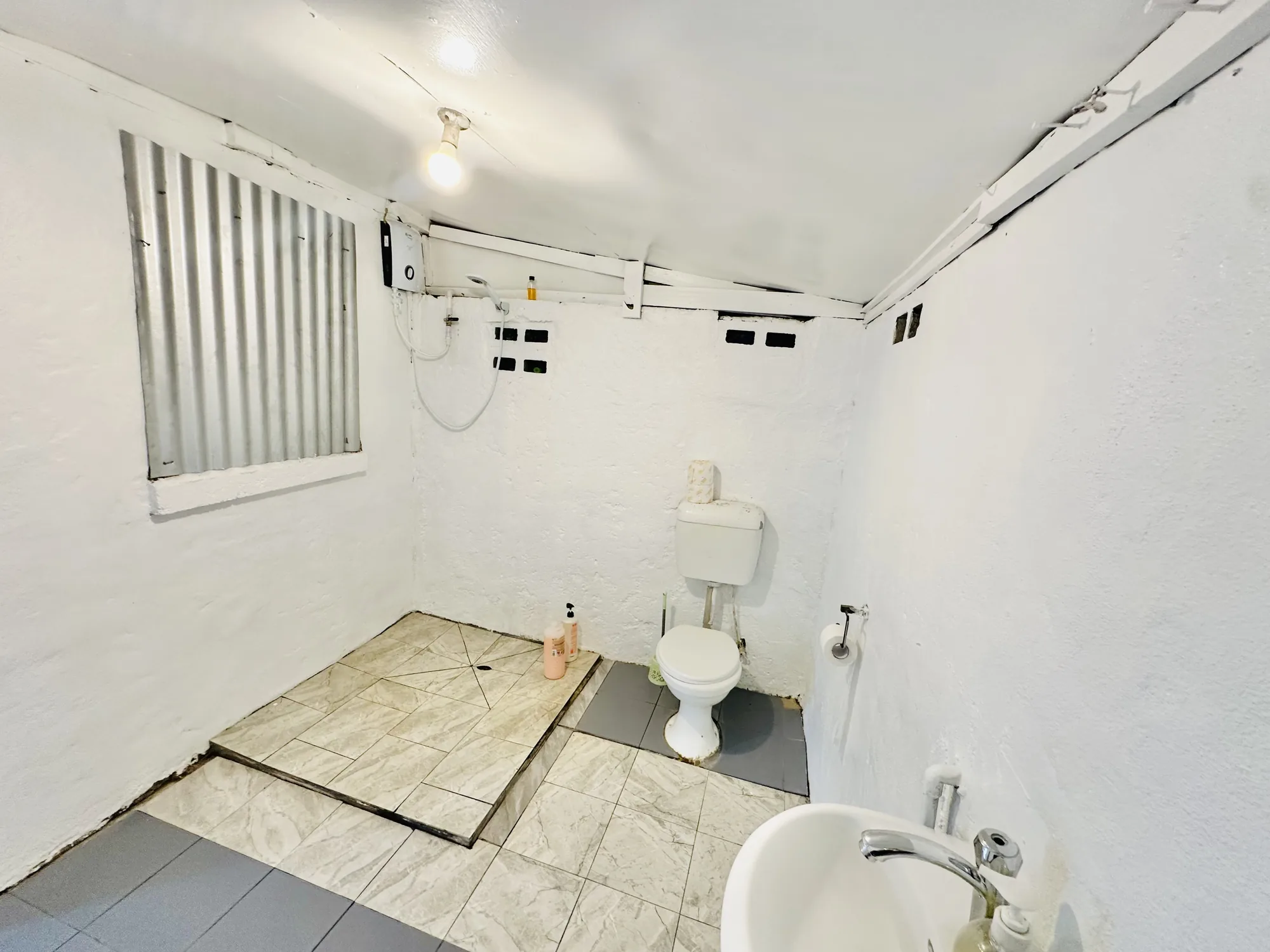 Aqua Cottage Bathroom