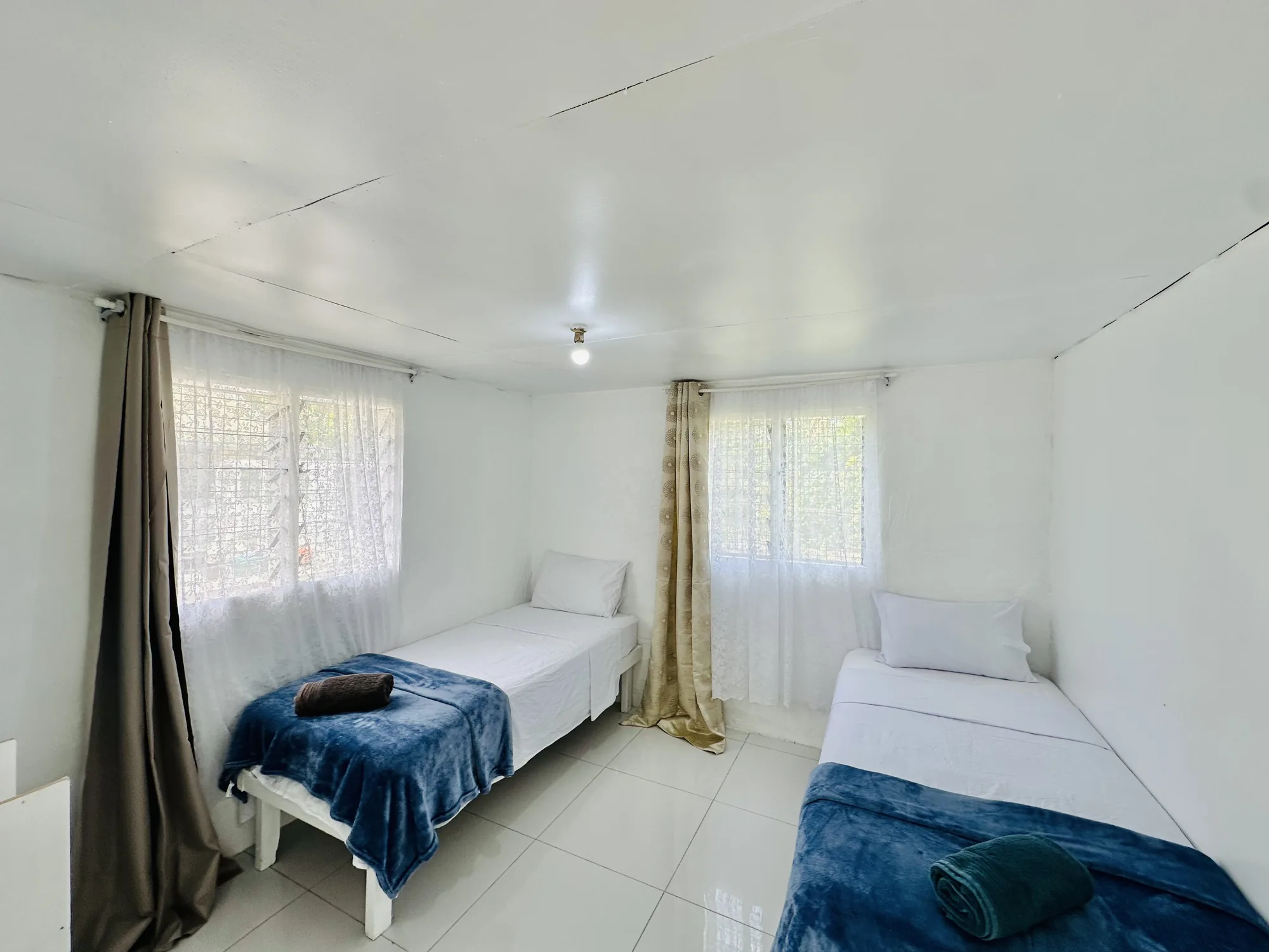 Coral Cottage Twin Bedroom