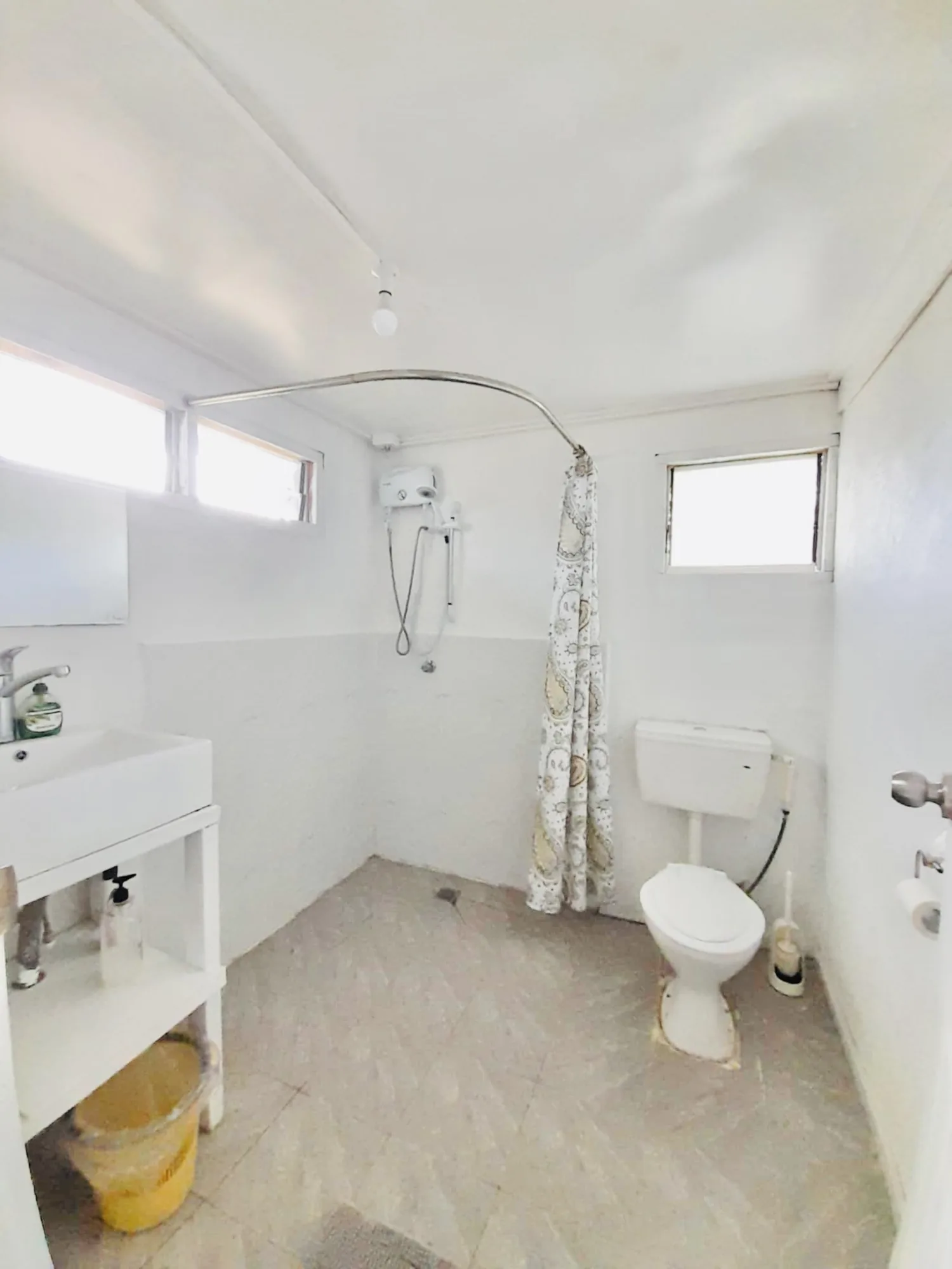Tonga Cottage Bathroom
