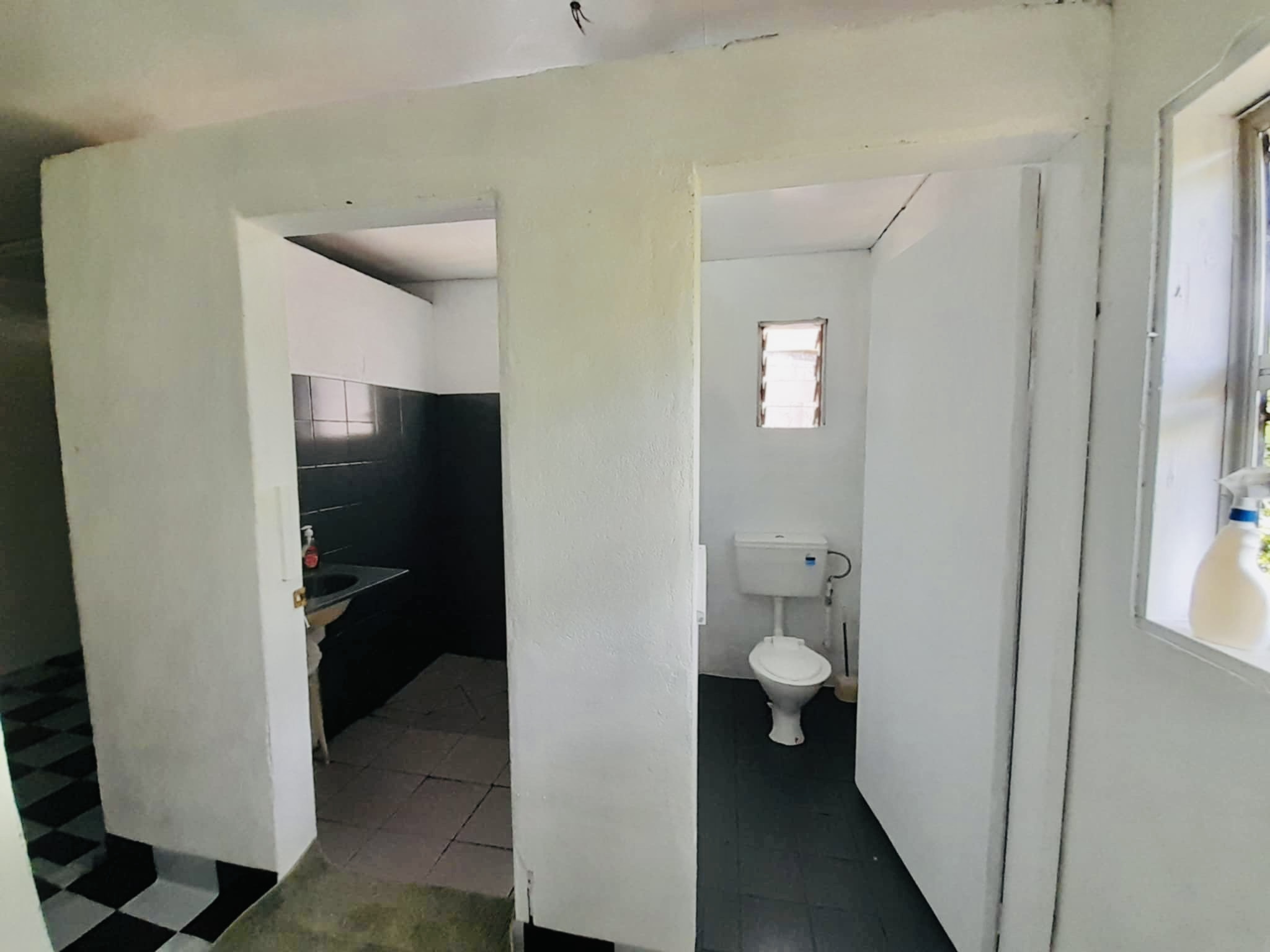 Airport Cottage Bathroom