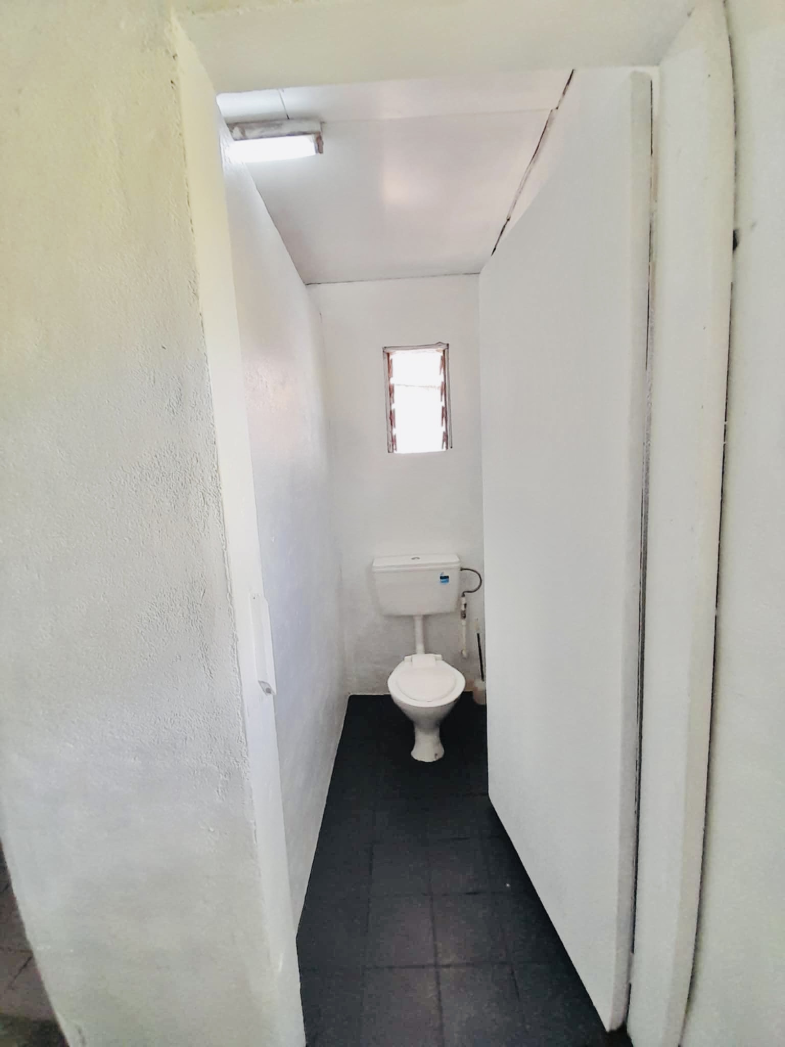 Airport Cottage Bathroom