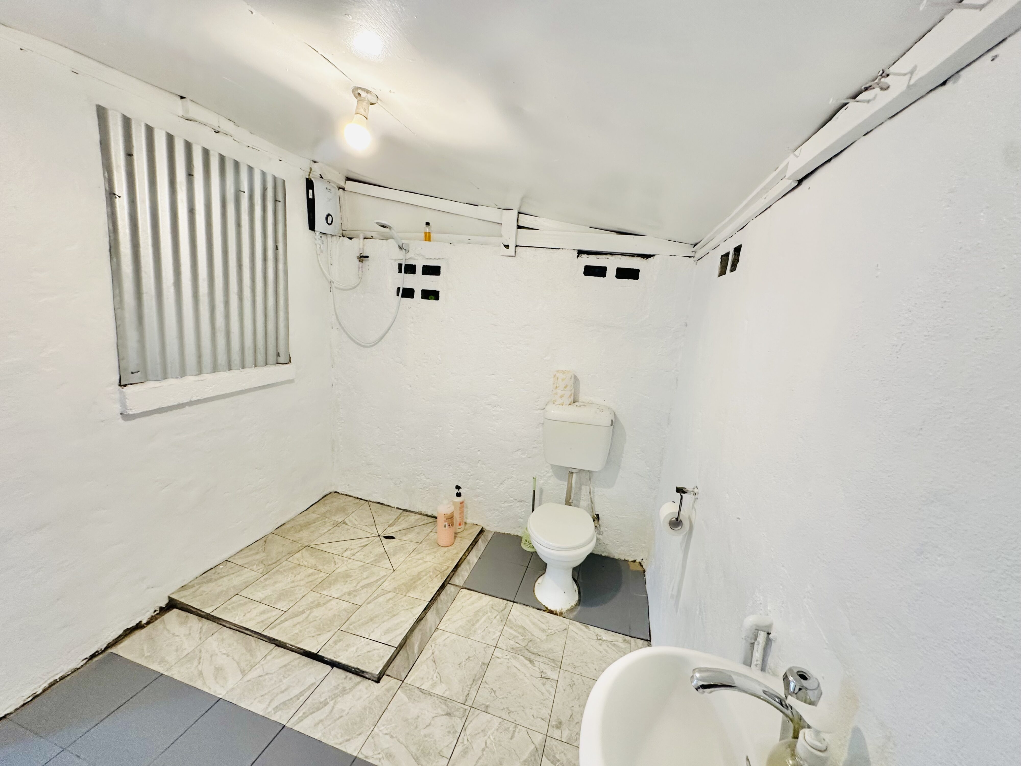 Aqua Cottage Bathroom