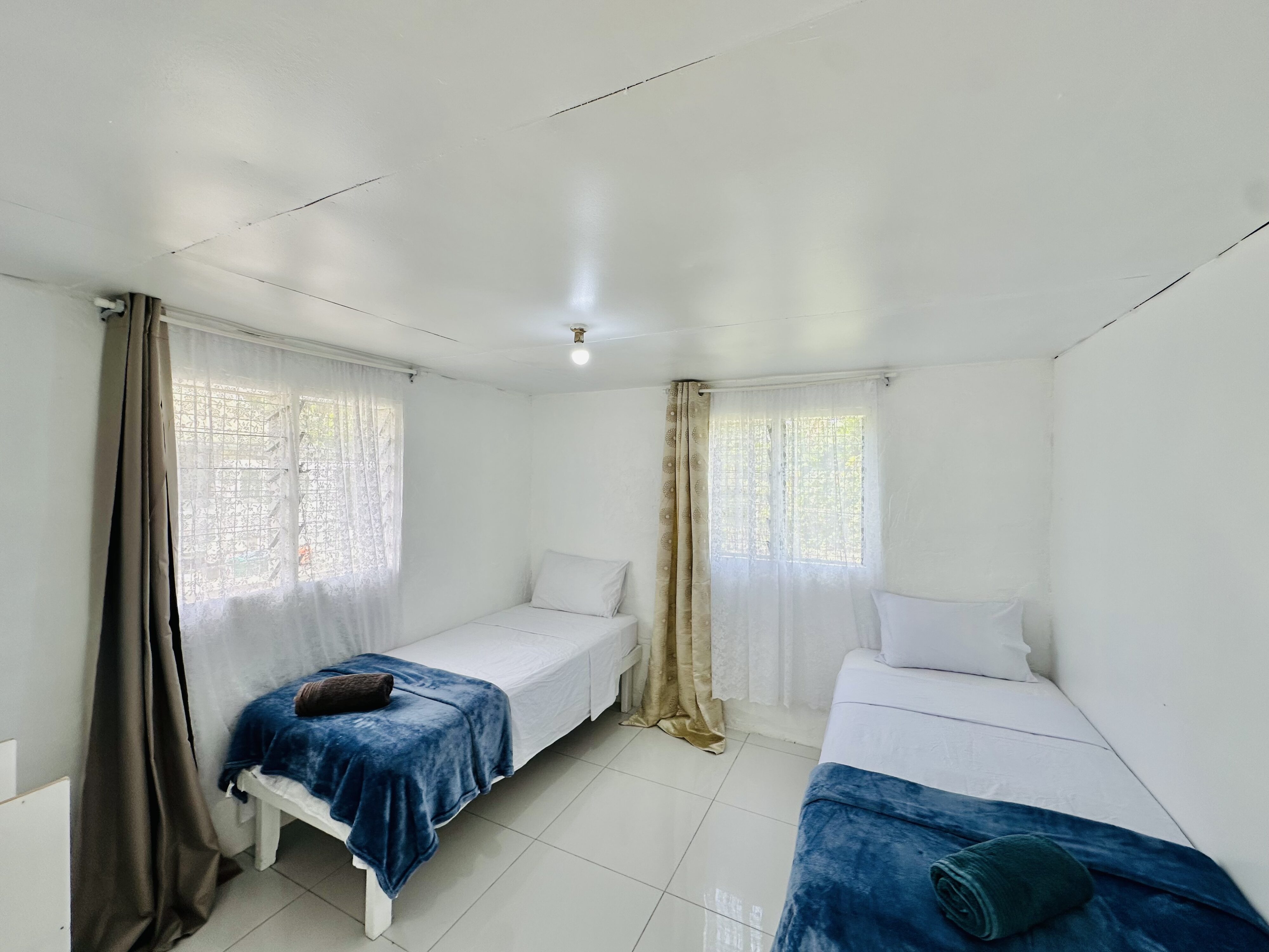 Coral Cottage Twin Bedroom