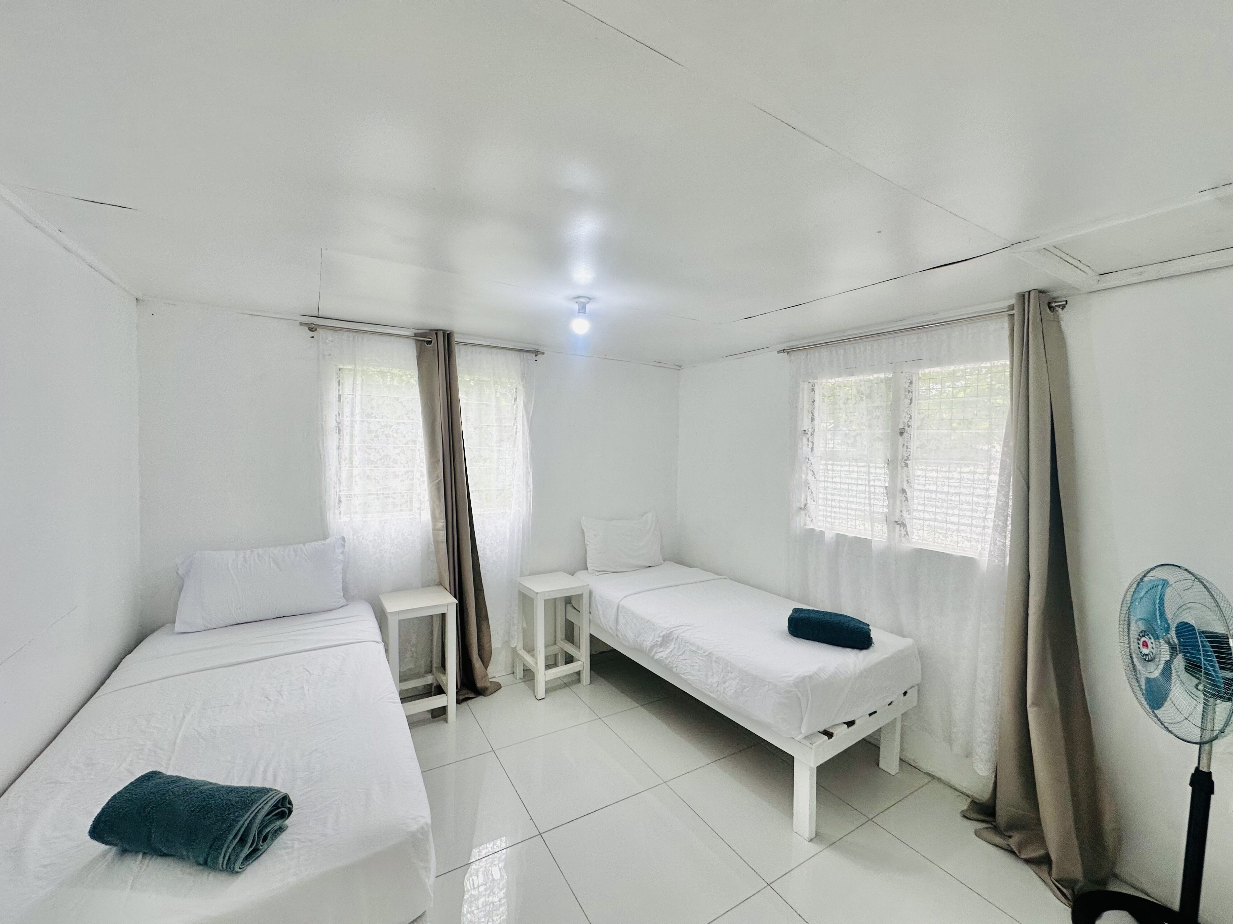 Coral Cottage Twin Bedroom