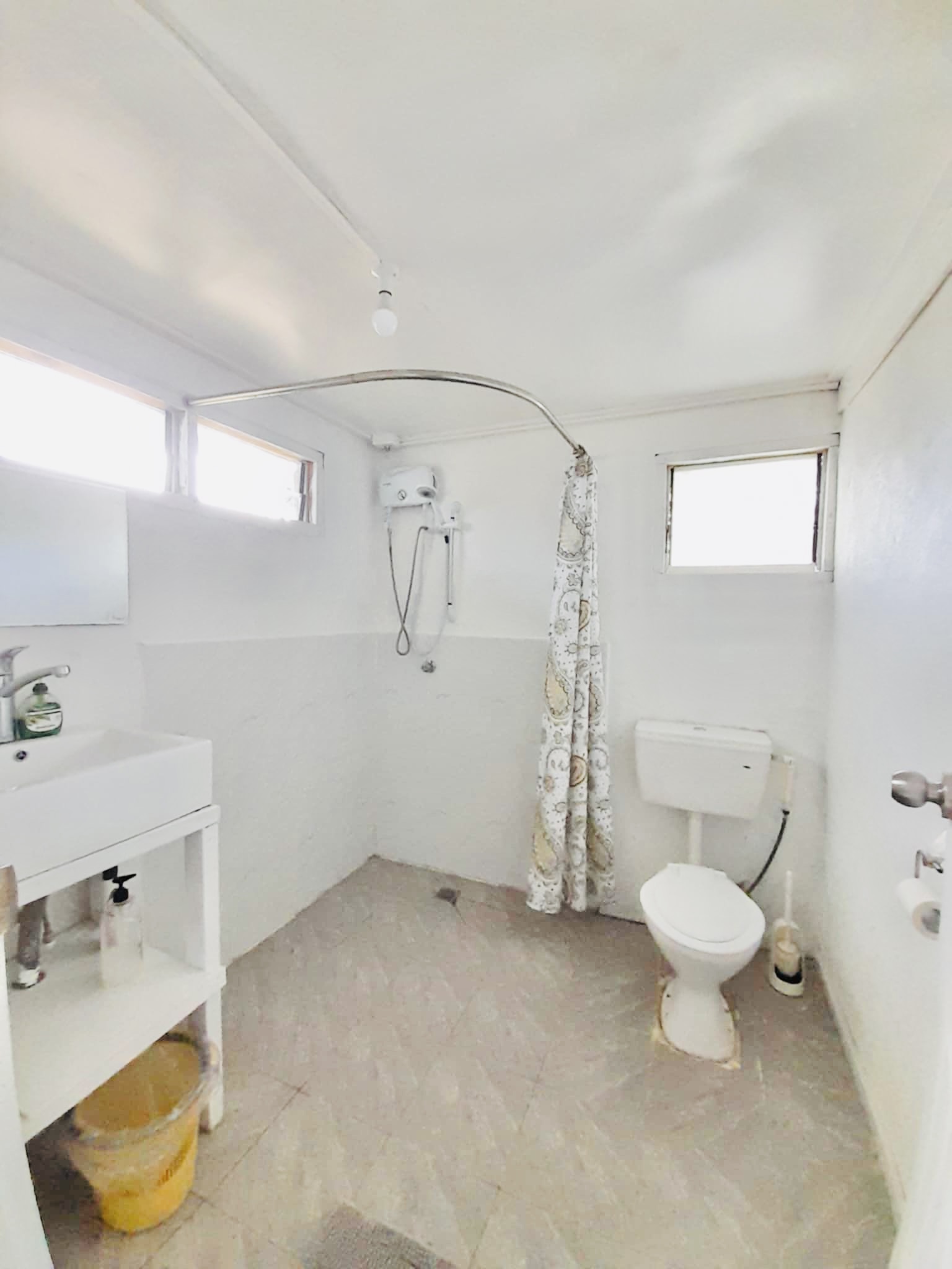 Tonga Cottage Bathroom